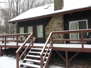  Woodland Modern Cabin close to Skiing, Kalahari Water Park, Camelback and Casino  Тобиханна